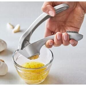 NEW Pampered Chef Garlic Press Item #2576